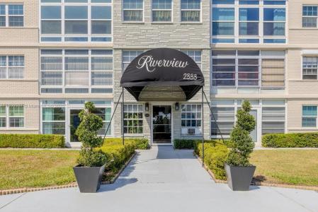 2333 Indian River Blvd 306, Vero Beach, Florida 32960, USA