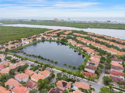 1270 Weeping Willow Way, Hollywood, Florida 33019, USA