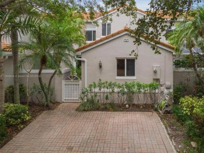 1270 Weeping Willow Way, Hollywood, Florida 33019, USA