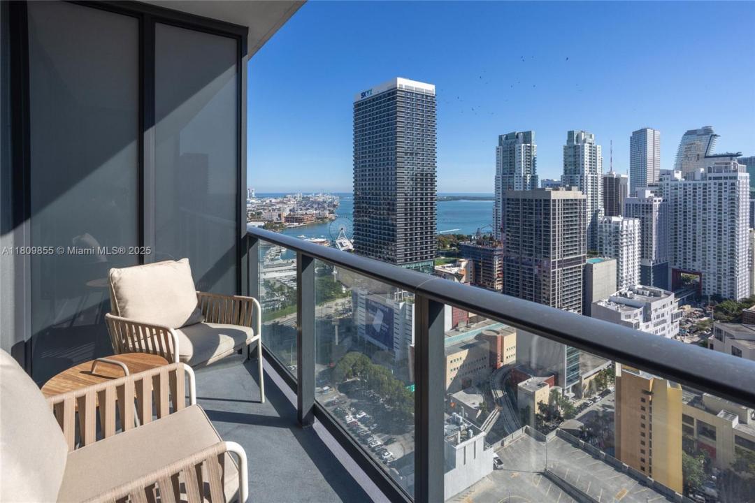 159 NE 6th St 3012, Miami, Florida 33132, USA