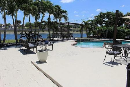 16272 SW 42nd Ter, Miami, Florida 33185, USA