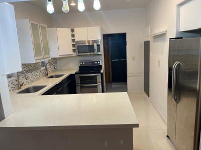 330 W 46th St 1, Miami Beach, Florida 33140, USA