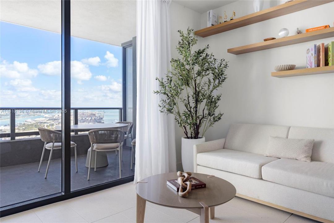 159 NE 6th St 3615, Miami, Florida 33132, Stati Uniti