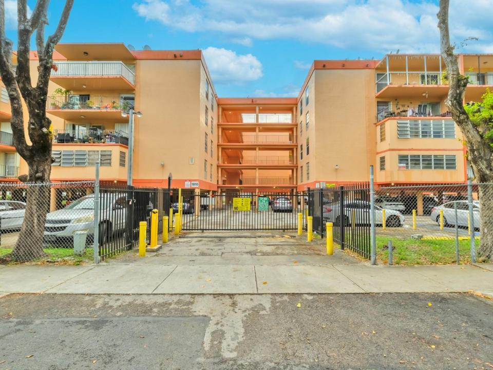 1890 W 56th St 1307, Hialeah, Flórida 33012, Estados Unidos
