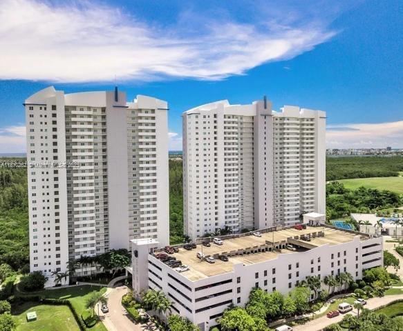 15051 Royal Oaks Ln 102, North Miami, フロリダ 33181, アメリカ合衆国