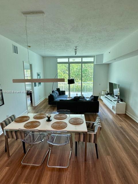15051 Royal Oaks Ln 102, North Miami, フロリダ 33181, アメリカ合衆国