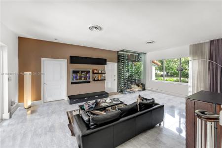 259 E Shore Dr E, Miami, Florida 33133, USA