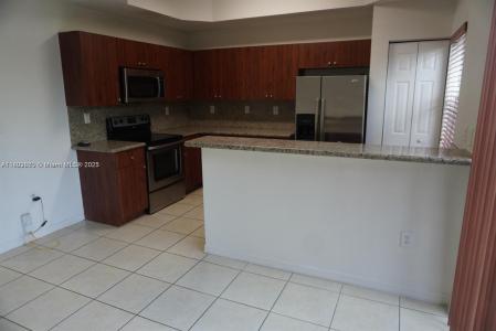 1083 SW 143 ave 1206, Pembroke Pines, Florida 33027, USA