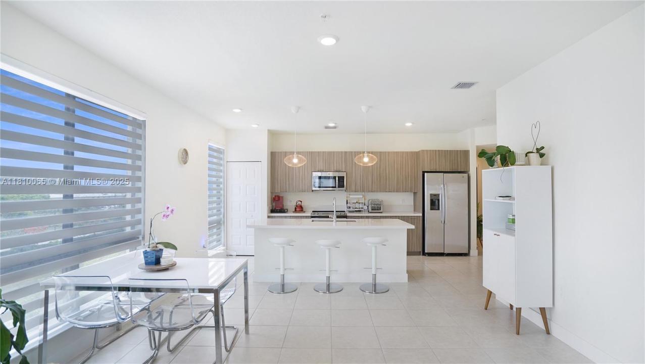 8301 NW 41st St B-404, Doral, Floride 33166, États-Unis