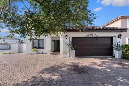 8279 NW 199th St, Hialeah, Florida 33015, USA
