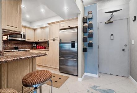 1985 S Ocean Dr 17D, Hallandale Beach, Florida 33009, USA