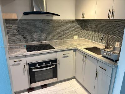 7904 West Dr 103, North Bay Village, Florida 33141, USA