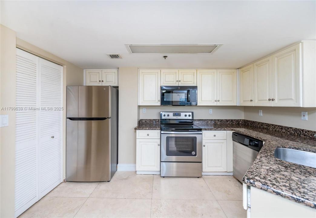 2351 Douglas Rd 607, Miami, Florida 33145, Estados Unidos