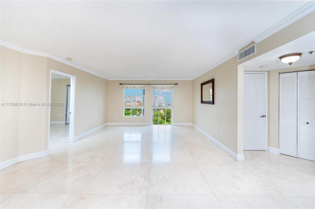 2351 Douglas Rd 607, Miami, Florida 33145, Estados Unidos