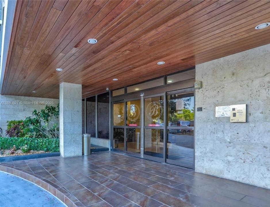 3375 N Country Club Dr 1406, Aventura, Floryda 33180, USA