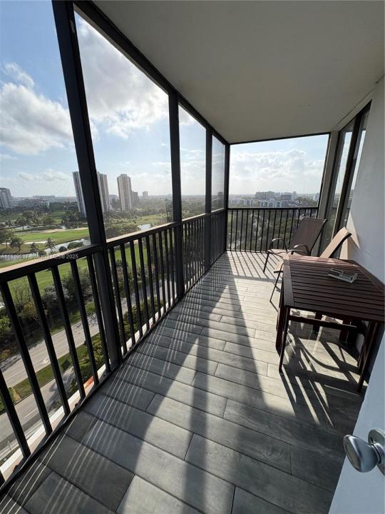 3375 N Country Club Dr 1406, Aventura, Floryda 33180, USA
