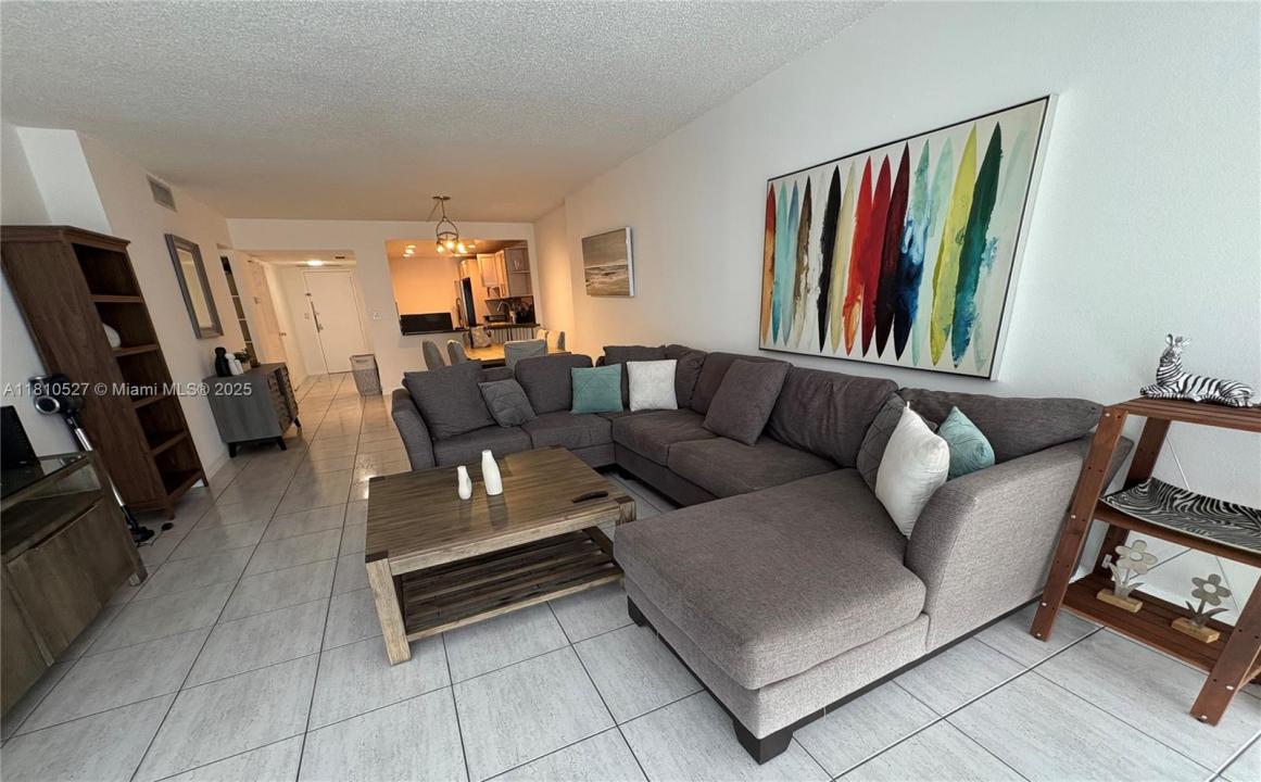 3375 N Country Club Dr 1406, Aventura, Floryda 33180, USA