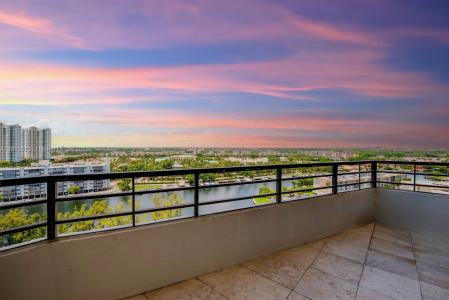 500 Three Islands Blvd 1112, Hallandale Beach, Florida 33009, USA
