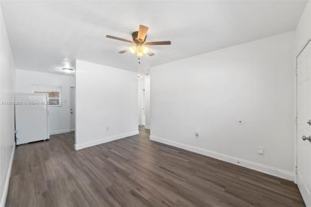 15940 NE 19th Ct 3, North Miami Beach, Florida 33162, USA