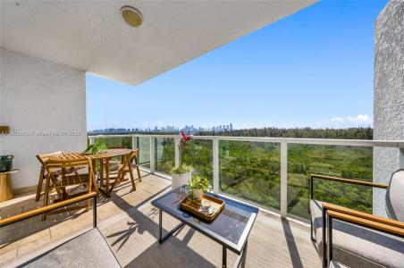 14951 Royal Oaks Ln 901, North Miami, Florida 33181, USA