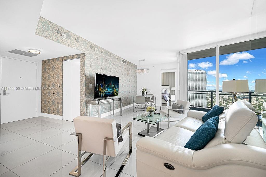 92 SW 3rd St 4806, Miami, פלורידה 33130, ארצות הברית של אמריקה 