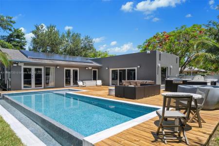 5943 SW 62nd St, South Miami, Florida 33143, USA