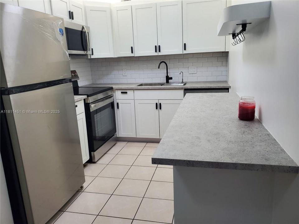 800 SW 131st Ave 113F, Pembroke Pines, Florida 33027