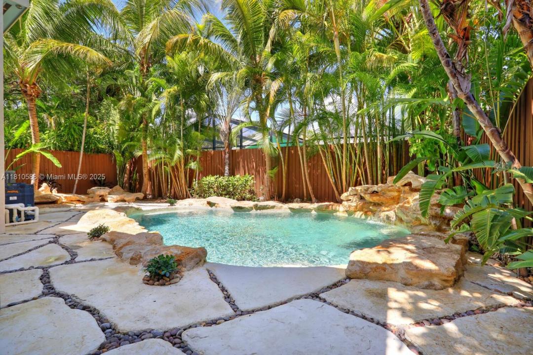 2527 Inagua Ave, Coconut Grove, Florida 33133