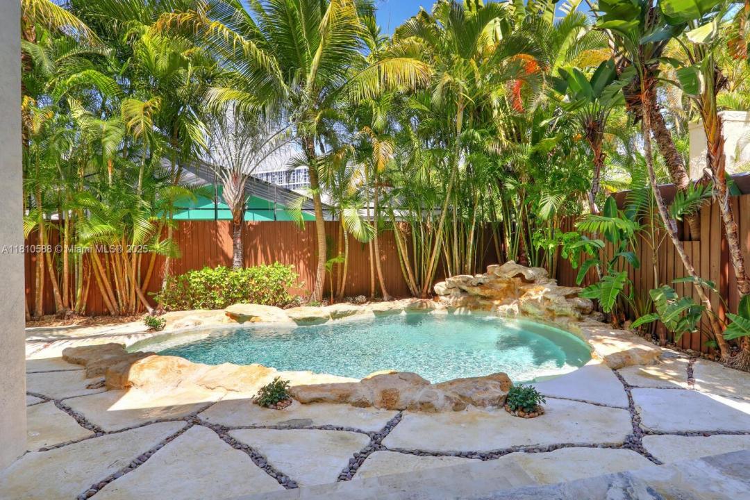 2527 Inagua Ave, Coconut Grove, Florida 33133