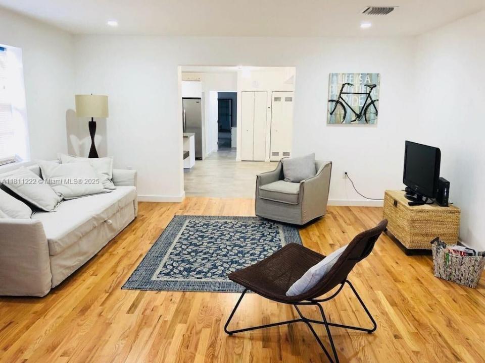 2375 NE 185th St, Miami, Florida 33180