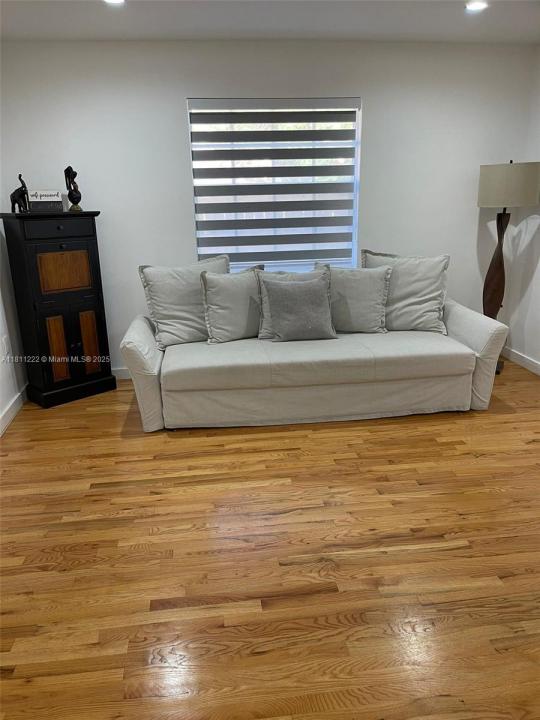 2375 NE 185th St, Miami, Florida 33180