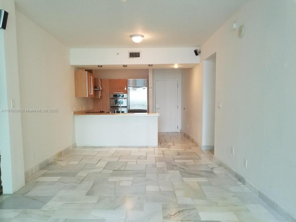 218 SE 14th St 1606, Miami, Floryda 33131, USA