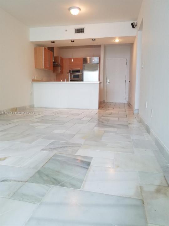 218 SE 14th St 1606, Miami, Floryda 33131, USA