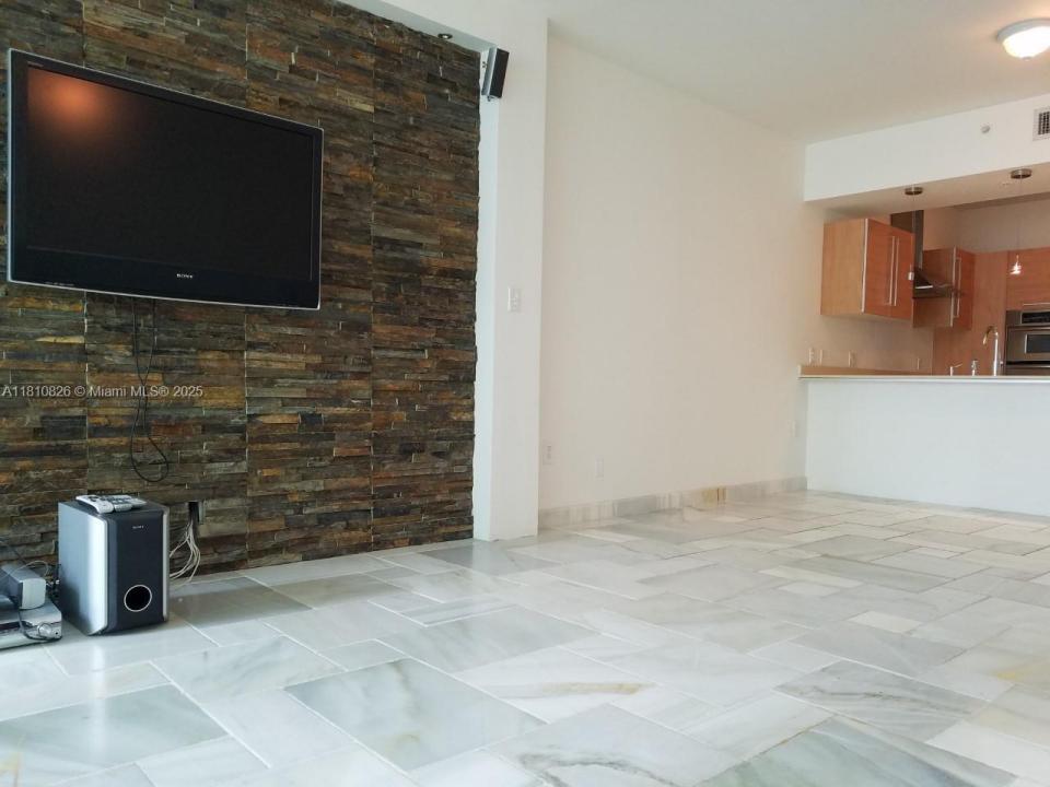 218 SE 14th St 1606, Miami, Floryda 33131, USA