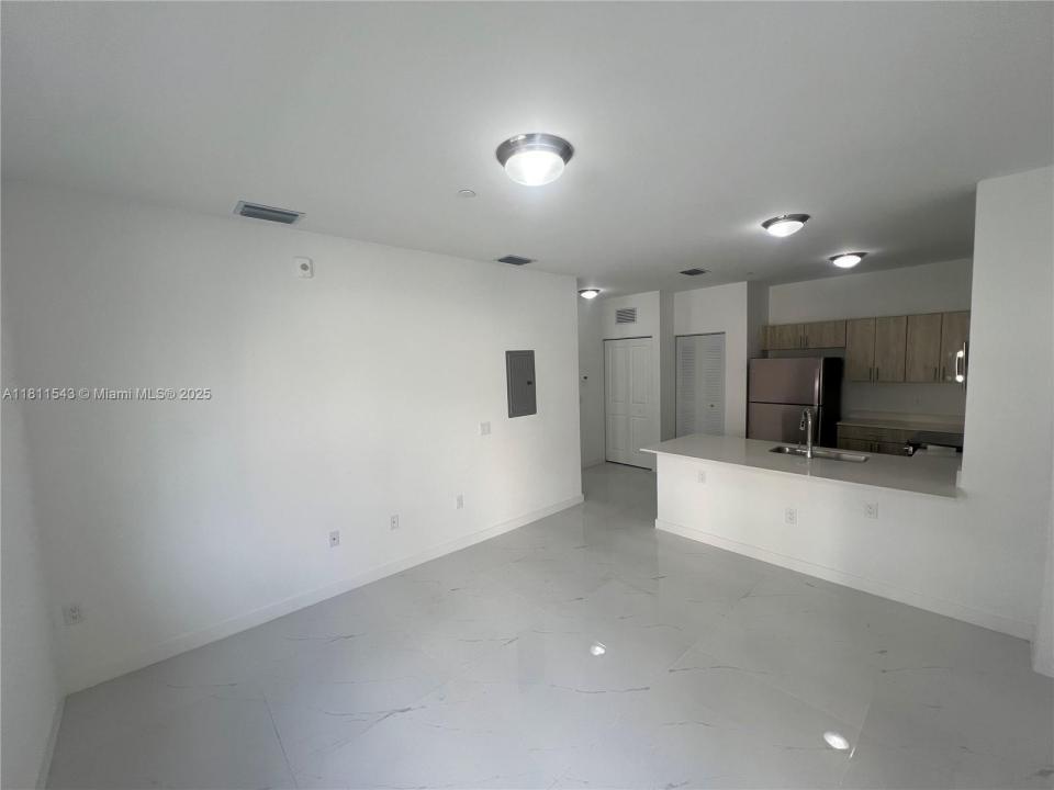 1010 SW 69th Ave 104, Miami, Florida 33144