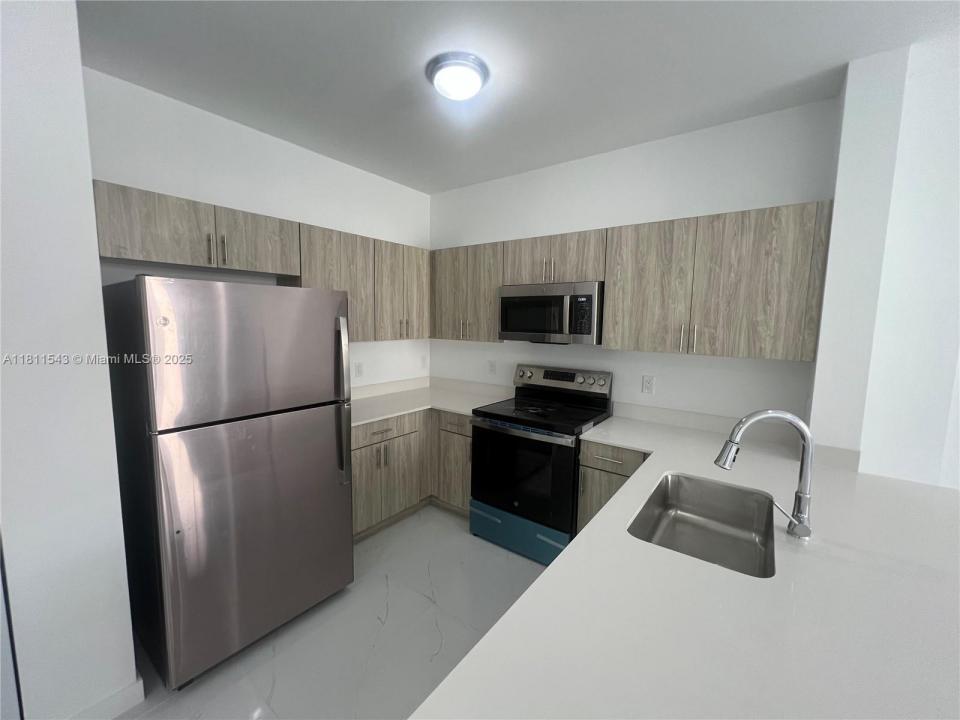1010 SW 69th Ave 104, Miami, Florida 33144