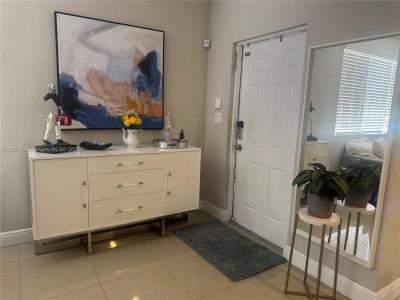 798 NE 43 ST, Oakland Park, Florida 33334, USA