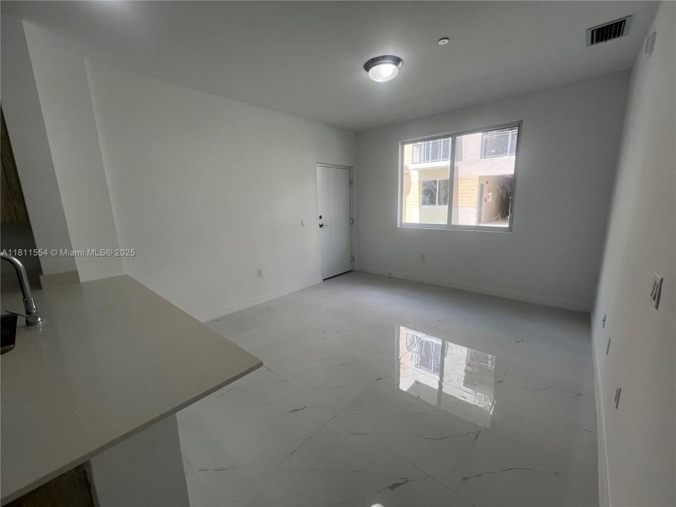 1010 SW 69th Ave 212, Miami, Florida 33144