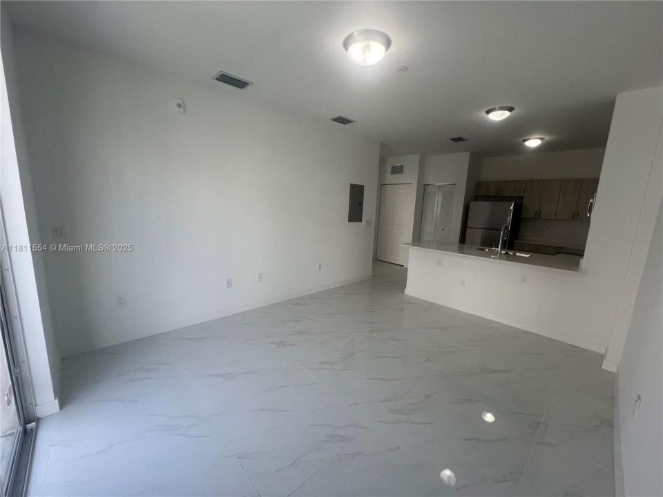 1010 SW 69th Ave 212, Miami, Florida 33144