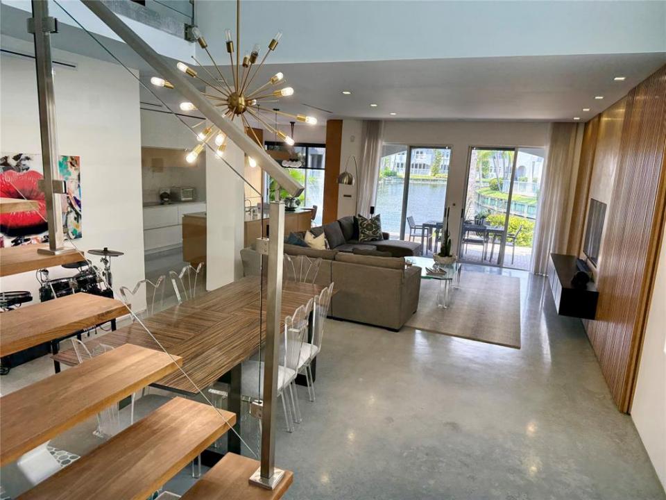 20824 NE 30th Pl, Miami, Florida 33180