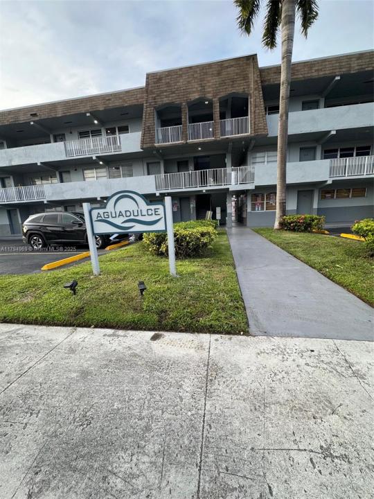 11195 SW 1st St 314, Sweetwater, Floride 33174, États-Unis