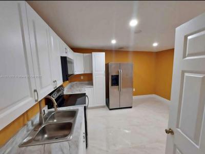 1050 SW 137th Ct 1, Miami, Florida 33184, USA
