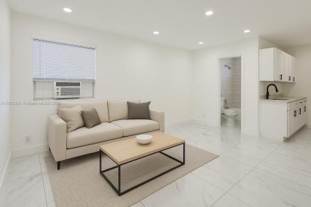 5740 Mayo St 4, Hollywood, Florida 33023, USA