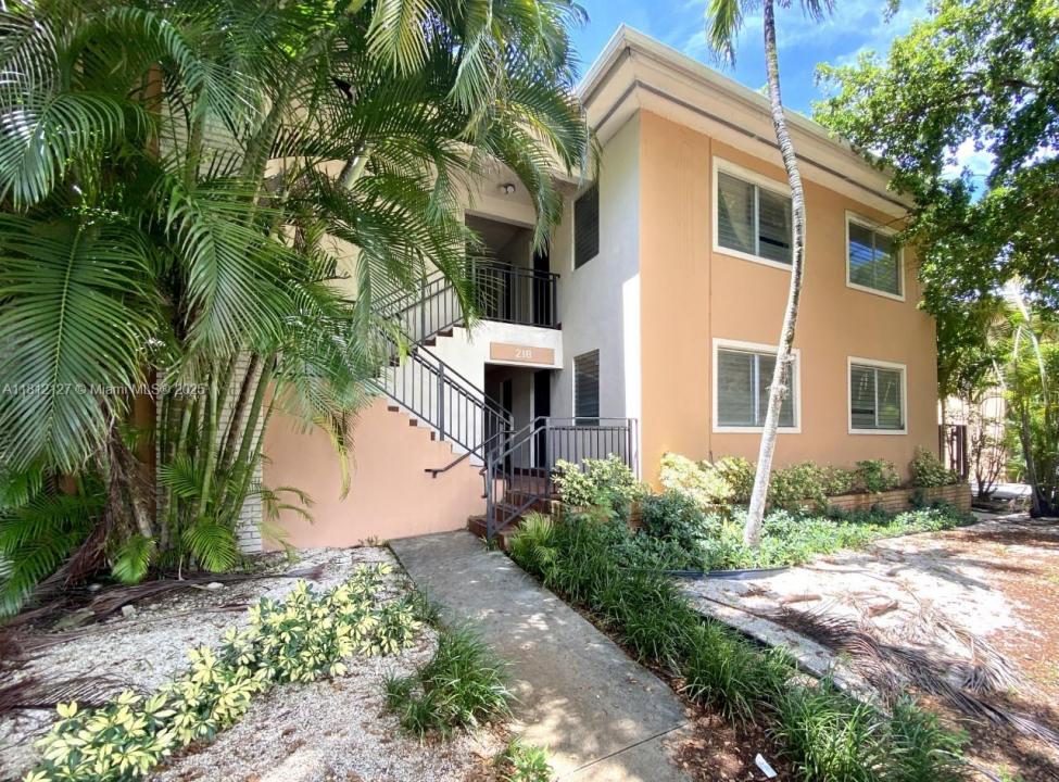 218 Santillane Ave 1, Coral Gables, 佛罗里达州 33134, 美国