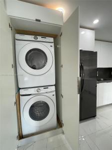 8290 Lake Dr 427, Doral, Florida 33166, USA
