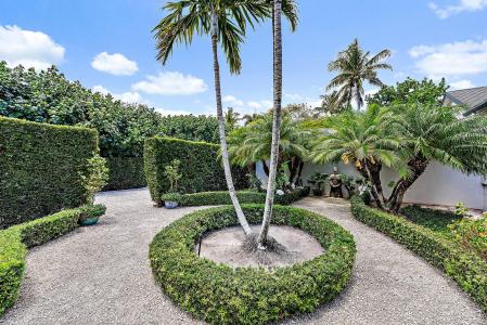 5 N Beach Road, Jupiter Island, Florida 33455