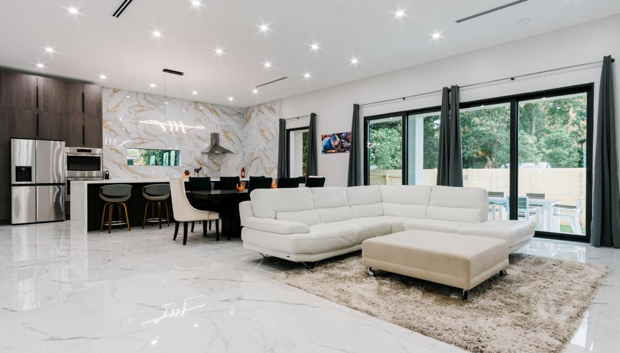 909 NW 4th Avenue, LINCOLN PARK, Hallandale Beach, Florida 33009