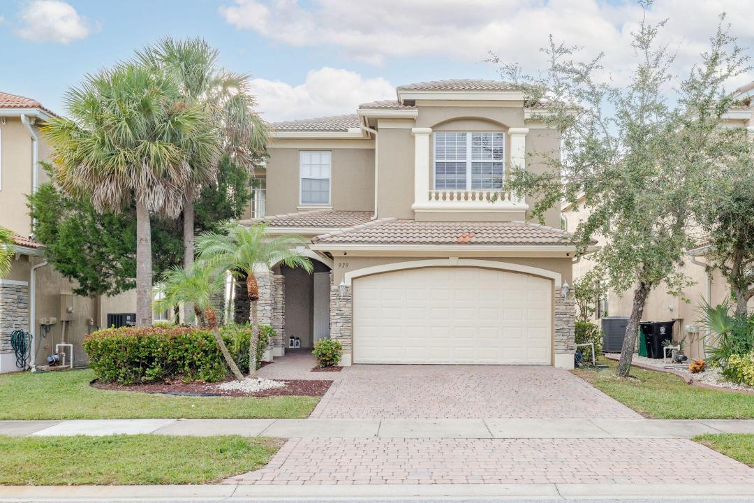 979 NW Leonardo Circle, Port Saint Lucie, Florida 34986