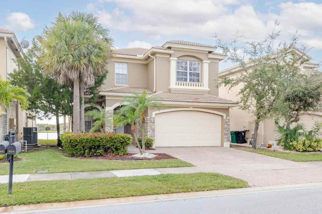 979 NW Leonardo Circle, Port Saint Lucie, Florida 34986