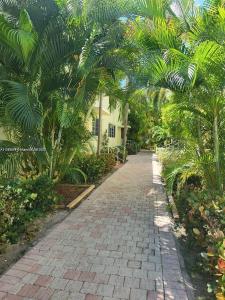 340 84th St 2, Miami Beach, Florida 33141, USA